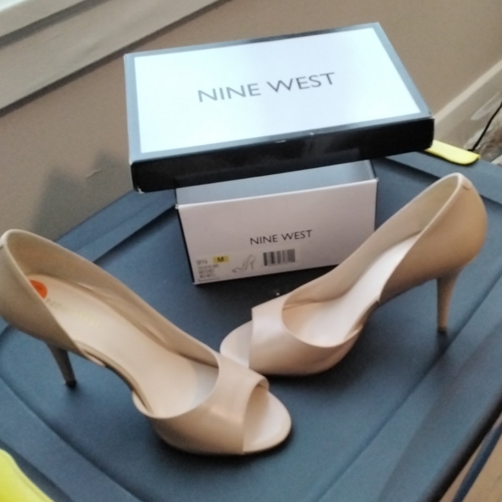 Nine West Ladies 4" Heel Open Toe Pumps